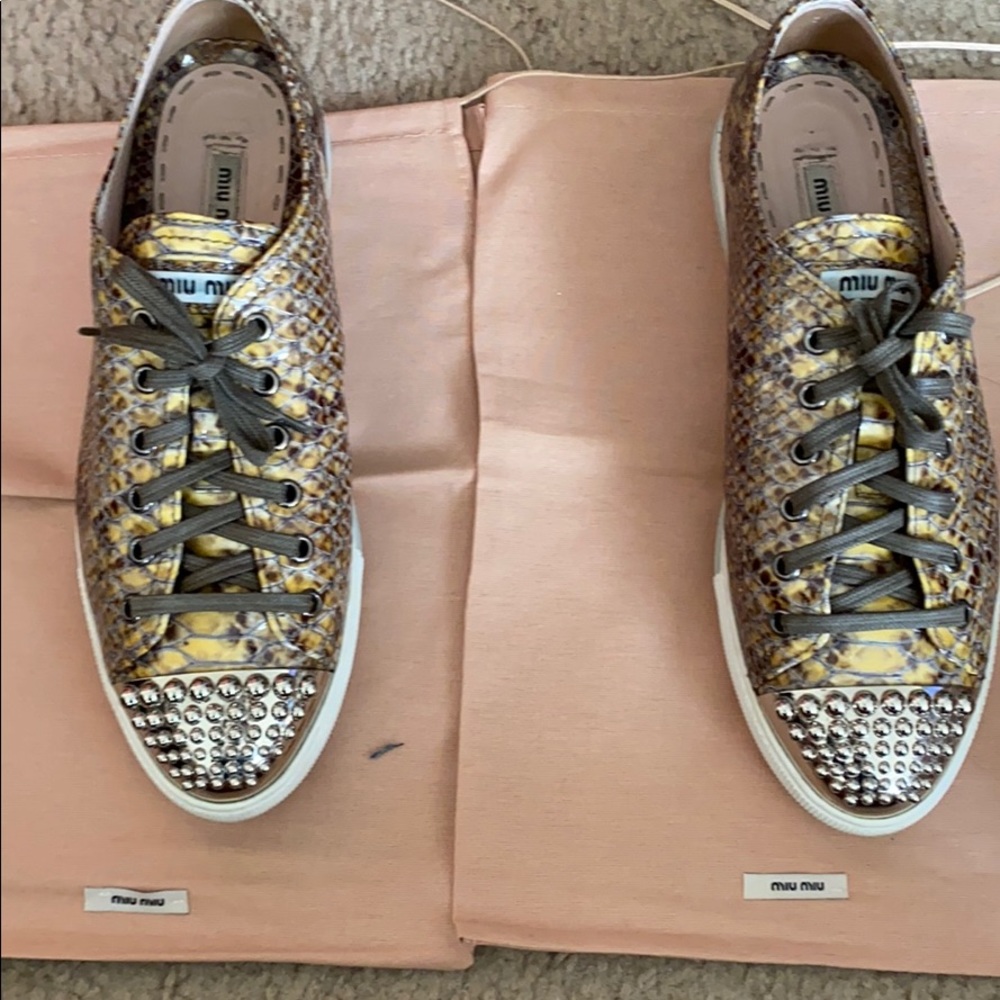 Sneakers